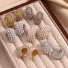 Brincos Europeus e Americanos Modernos Elegantes Populares Aço Inoxidável Banhado a Ouro 18K Colorido Diamante Micro-Incravado Pérolas Cheios de Diamantes Brincos Grossos em Forma de C para Mulheres