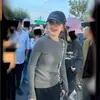 Entrega en una sola pieza Zhao Lusi mismo suéter básico para mujer otoño e invierno suave pegajoso ajustado camiseta cálida prenda interior