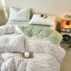 Estilo Pastoral Clase A Alto Gramaje Súper Suave Terciopelo de Leche Juego de Cuatro Piezas para Dormir sin Ropa Juego de Tres Piezas Fresco y Artístico con Tallado Tridimensional para Otoño e Invierno