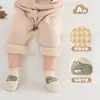 Meias de Bebê Primavera e Outono Algodão Penteado Desenho Animado Antiderrapantes à Prova de Frio Meias para Chão de Criança Pequena de Interior Educação Infantil Meias para Crianças