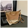 A bolsa de dumpling trançada popular deste ano para mulheres é a nova bolsa de ombro simples da moda de 2026, uma bolsa transversal de nicho estilo coreano