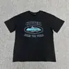 Venta a largo plazo de la serie Corteiz Devil Island, con un estampado de logo de letras en una camiseta de cuello redondo y manga corta, un estilo de algodón ajustado para ventas transfronterizas