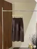 HOO Outono Nova Roupa Feminina Saia Trabalho Pesado Francês Draping Desconstrução Segmentação Versátil Botão Meia-saia BQB6086