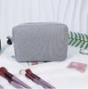 Etsy más vendido bolsa de cosméticos de seersucker a rayas bordada para viaje almacenamiento portátil de artículos de aseo bolsa de cosméticos