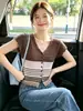 Blusa de tricô feminina com gola listrada color-block retrô estilo francês, verão 2026, com design de botões laterais, corte justo
