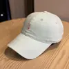 Gorra de Béisbol de Verano de Moda con Bordado de Letras para Mujer, Estilo Callejero Versátil, Gorra que Adelgaza el Rostro, Gorra de Sol a la Moda, Gorra de Pico de Pato de Moda