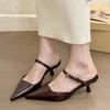 Fim de semana! Mules Marrons Retrô Bico Fino para Mulheres, Estilo Coreano Primavera 2026, Saltos Agulha para o Trabalho, Sapatos Bico Fino com Plataforma