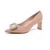 Sapatos de Salto Agulha Elegantes de Bico Fino e Baixo Estilo Francês para Mulheres, Couro Patente Nude com Fivela Metálica, Adequados para o Trabalho e Elegância no Escritório