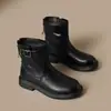 Botas de tornozelo estilo retrô britânico para mulheres, com bico redondo, enfeite de fivela e zíper traseiro, perfeitas para o uso diário e para ir ao trabalho, com um design simples e de salto baixo.