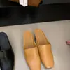 Primer Encuentro con el Estilo Retro Artístico: Mules sin cordones de mujer de tamaño pequeño con aumento de altura oculto y tacón de cuña, adecuados para uso en exteriores, estilo commuter coreano de Dongdaemun