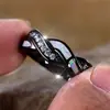 Anillo de cruz con giro nuevo para deseos transfronterizos, anillo de personalidad simple, nicho, lujo ligero, elegante, anillo de una sola pieza, entrega