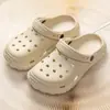 Zapatos Croc Ropa Exterior para Mujer Primavera y Verano 2025 Nuevos Elevadores Exteriores Antideslizantes Chanclas de Playa Lindas de Punta para Mujer