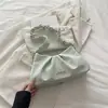 Bolso de axila plisado con forma de nube estilo coreano para mujer, nuevo diseño 2026, estilo nicho, bolso de hombro simple y versátil con adornos de perlas