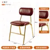 Mesa alta de bar de lujo ligero con sillas tapizadas, diseño minimalista moderno para un bar o pub, mesa y sillas negras y doradas, elegante mesa y sillas de comedor para cafetería