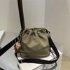 Bolso Cubo de Tela de Nylon Casual Super Fire para Mujer 2024 Nuevo de Moda Verano Estudiante Clase Bolso de Hombro Cruzado Bolso Pequeño