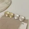 Pendientes de Hoja de Loto de Metal Escarchado con Perlas para Mujer Diseño Francés de Lujo Ligero Sentido de la Moda Pendientes Versátiles Pendientes