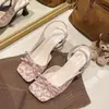 Sapatos de fada abertos com salto médio grosso estilo fada floral 2026 verão novo sandálias quadradas com laço francês para mulheres