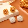 Pendientes Creativos de Bola Dorada con un Toque de Lujo, Moda Exquisita con Artesanía Tridimensional, Joyería Minimalista Estilo Ins