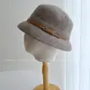 Elegante gorro de punto estilo francés para mujer, gorro cálido tipo pantalla para otoño e invierno con hebilla de cinturón, sombrero tipo cubo para uso diario al aire libre, moderno