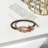 [15] Pulsera de Cuero Tejido con Hebilla de Herradura Estilo Europeo y Americano con Hebilla Magnética de Cabeza en U con Diamante para Hombres y Mujeres