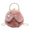 Bolsas de Pelúcia Outono e Inverno para Mulheres 2026 Novo Estilo Bolsa Transversal com Corrente de Pérola Popular Bolsa de Coelho de Pelúcia com Clipe de Mão