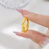Anillo de Oro Arena para Mujer con Pixiu, Color Duradero, Diseño de Lujo Ligero de Nicho, Joyería de Imitación Oro de Cobre Real Abierta al por Mayor
