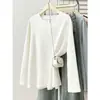 Nuevo top casual de otoño para mujer talla grande con volantes, cuello redondo, mangas largas y diseño de color liso, perfecto como capa interior. 1029