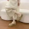 Zapatillas versátiles de estilo francés con lazo y punta cerrada, adecuadas para combinar con faldas, para mujeres petite, con suelas gruesas para aumentar la altura, nuevo modelo primavera/verano 2026