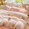 Conjunto de Quatro Peças de Veludo Leite Grau Maternal e Infantil para Inverno Cobertor de Cama Espesso de Veludo Coral Conjunto de Três Peças com Lençol e Capa de Edredom Forrados com Fleece