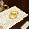 Anel de Resina Dourado em Latão Esmaltado Cor Vermelho Azul para Mulheres Toque de Luxo Leve High-End Anel para Dedo Indicador Mesmo Estilo que o Anel para Dedo Indicador da Loja de Ouro