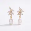 Pendientes Elegantes de Perla Gota de Agua Hoja Circonita Pendientes Largos Personalizados Exquisitos Pendientes de Botón Incrustados Adornos para Orejas de Banquete Transfronterizos