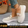 2026 nuevo estilo mocasines planos unisex de gamuza con punta redonda, versátiles y adelgazantes, estilo británico casual, zapatos sin cordones de suela gruesa