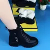 Botas Martin femininas, de sola grossa, couro macio, novo estilo de inverno 2026, versáteis, forradas com fleece e espessadas, adequadas para mulheres de meia-idade