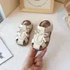 Verano Nuevas Sandalias de Suela Blanda para Niños Sandalias Casuales Transpirables de Princesa para Niñas Sandalias de Moda Versátiles de Punta Cerrada para Niños