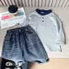 Coleção Outono 2026: Camiseta de Manga Longa Listrada Estilo Japonês para Meninos com Gola Alta, Venda por Atacado de Camisetas Brancas