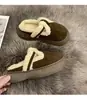 Chinelos de algodão casuais estilo coreano com sola grossa para mulheres, adequados para uso externo, novidade outono e inverno 2026, sapatos peludos quentes para casa e ambientes internos de nicho