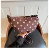 Bolso croissant de lunares de nicho estilo coreano transfronterizo para mujer, nuevo bolso tipo dumpling vintage chic, bolso de hombro y bandolera a la moda, moderno
