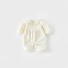 [Sin Devoluciones ni Cambios] Mameluco para Bebé Estilo Coreano 26 Estilos Nuevos Primavera y Otoño Cuello de Encaje Color Sólido Traje para Gatear Ropa para Bebés de un Año Moderno