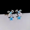 Aretes Flor de Cristal Azul Aguja de Plata, Aretes Dulces Estilo Vacaciones en la Costa, Aretes Simples y Versátiles con un Diseño Único