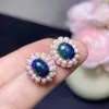 Aretes de ópalo negro iridiscente natural con una piedra principal de 7*9 mm, finamente elaborados en plata de ley 925