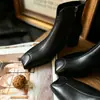 Botas Chelsea Femininas de Couro Macio Estilo Retrô com Salto Bloco 2026 Outono/Inverno Novas Versáteis Bico Quadrado Salto Médio Moda Mãe Casual Botas Martin