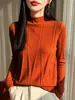 Suéter de forro polar Andy para mujer con un sutil brillo, versátil para otoño e invierno, con una mezcla de lentejuelas, hilo y hilos brillantes, creando un tejido suave y acogedor con un toque de elegancia