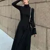 Estilo Casual Minimalista con un Abrigo, Vestido Largo Negro de Cuello Semi Alto para Mujer, Vestido de Terciopelo con Mangas Largas, Estilo Línea A, Nuevo para Otoño e Invierno