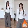 Camiseta de mujer gris oscuro con cuello en V y manga corta, impresionante top de verano, nuevo diseño coreano 2026, corte ajustado de media manga