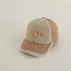 Versão coreana de boné de beisebol de lã de cordeiro grosso e quente, boné quente e à prova de vento para crianças, chapéu curvo da moda para meninos e meninas
