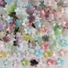Flor pequeña translúcida esmerilada de cinco pétalos, oro mágico, flor de cerezo bicolor, soporte para flores, colgante DIY, accesorio para adorno de ramo, tocado