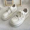 Sapatos brancos femininos para primavera e outono 2023 novo popular super popular tênis de plataforma sola grossa chique versátil design de nicho