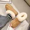 Botas de nieve de invierno para mujer del noreste, estilo nuevo, forradas de felpa y engrosadas, disponibles en tallas grandes 41-43, botines de suela gruesa, antideslizantes, diseño de meter, zapatos de algodón