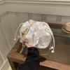 Bolso de Mano Pequeño con Diseño de Pliegues de Nicho Francés para Mujer 2026 Nuevo Verano Bolso Cubo Sencillo Bolso Cruzado de Moda