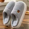 Pantuflas de Algodón para Hombre Otoño/Invierno 2026 Estilo Nuevo para Interiores Hogar Antideslizantes Cálidas Con Felpa Adicional Sin Olor Pie Suela Gruesa Zapatos de Algodón Hombre